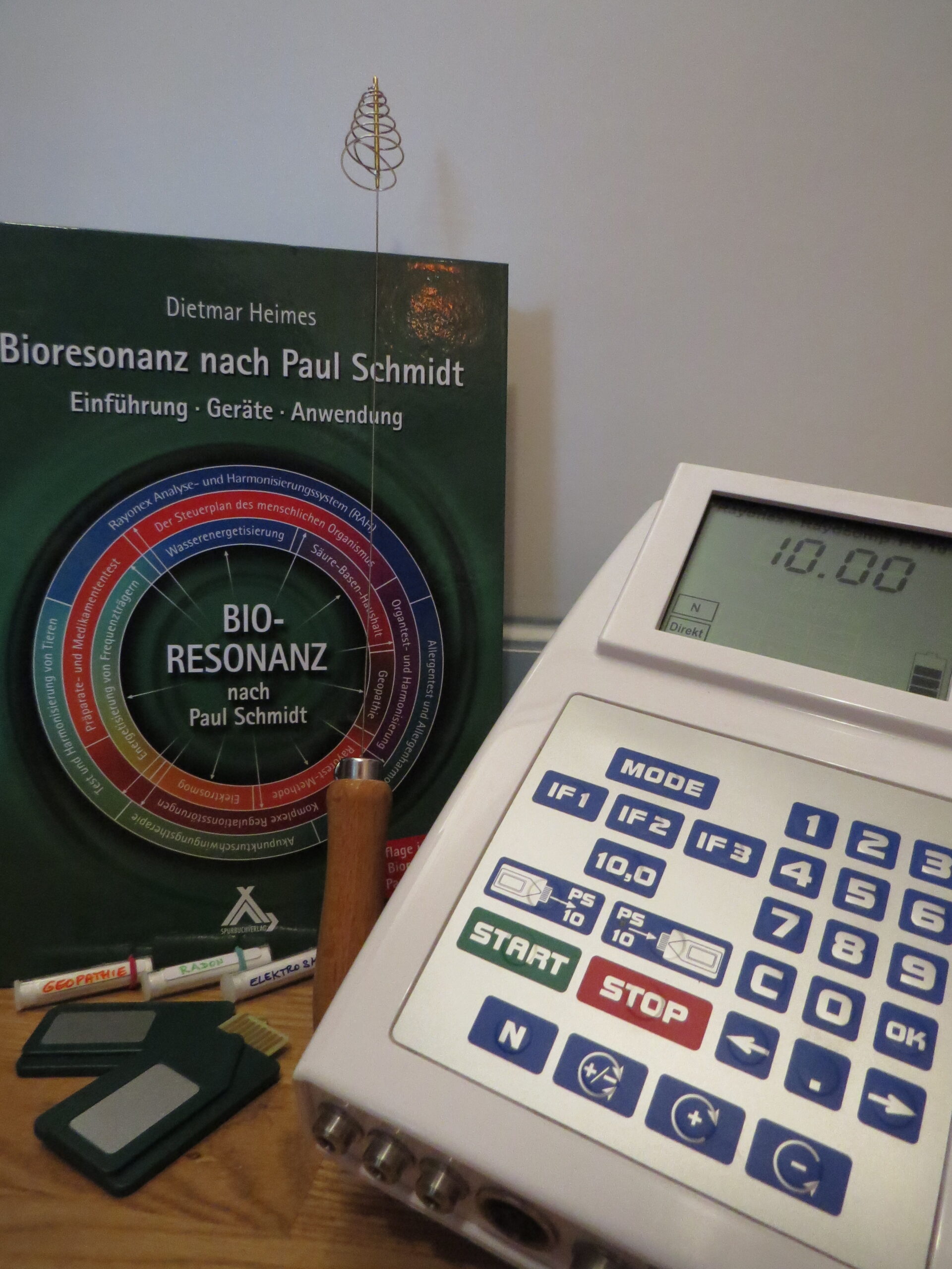 Buch "Bioresonanz nach Paul Schmidt" und Bioresonanzger&auml;t f&uuml;r Seminare